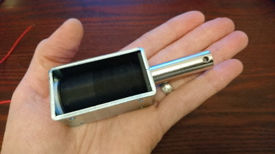Pistolet léger Sinden avec recul